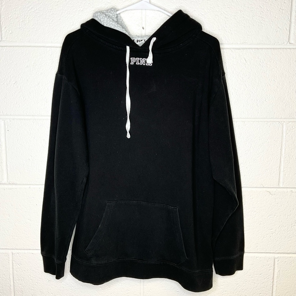 < PINK Victoria's Secret Logo Hoodie >